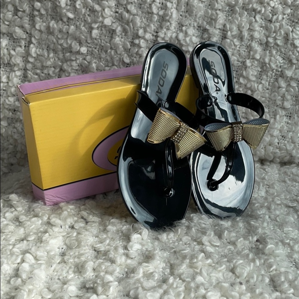 Soda Bow Sandals